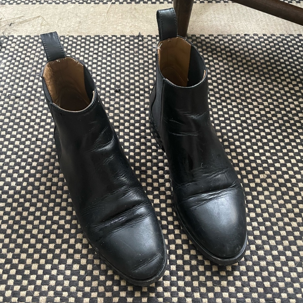 Everlane black chelsea ankle boots